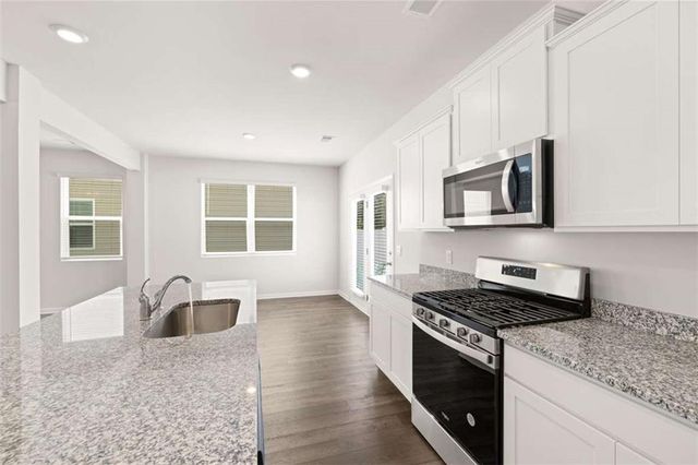 302 Friendship Oak Way, Hampton, GA 30228