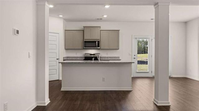 302 Friendship Oak Way, Hampton, GA 30228