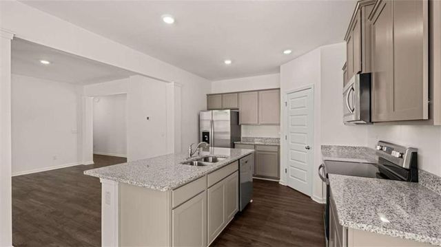 302 Friendship Oak Way, Hampton, GA 30228