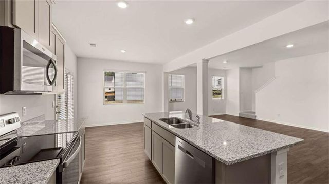 302 Friendship Oak Way, Hampton, GA 30228