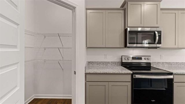 302 Friendship Oak Way, Hampton, GA 30228