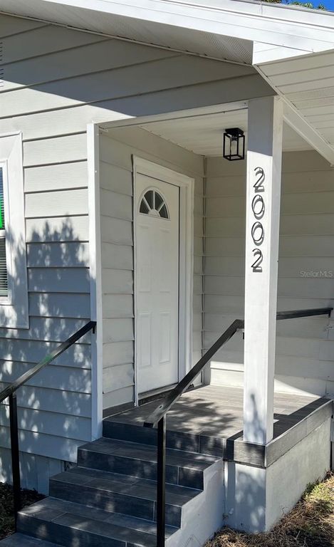 2002 E HANNA AVENUE, Tampa, FL 33610