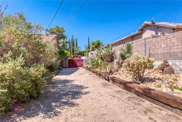 7515 Pinon Drive, Yucca Valley, CA 92284