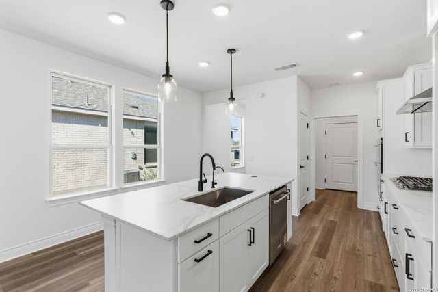 2079 GREEN ASH AVE, New Braunfels, TX 78132