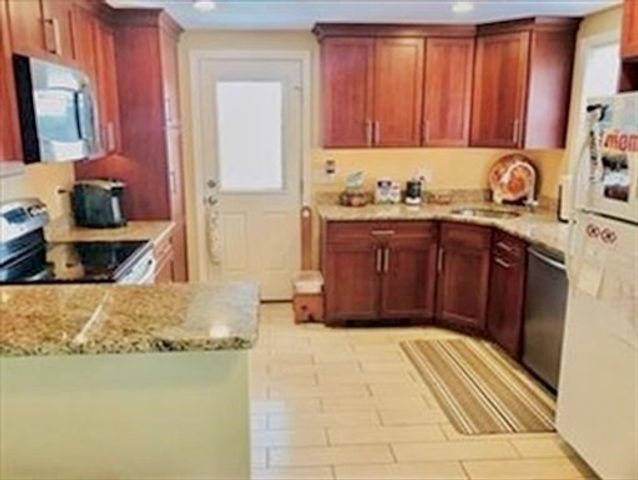 116 Upton Rd, Waltham, MA 02452