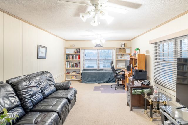 4212 Valley Circle, Des Moines, IA 50317