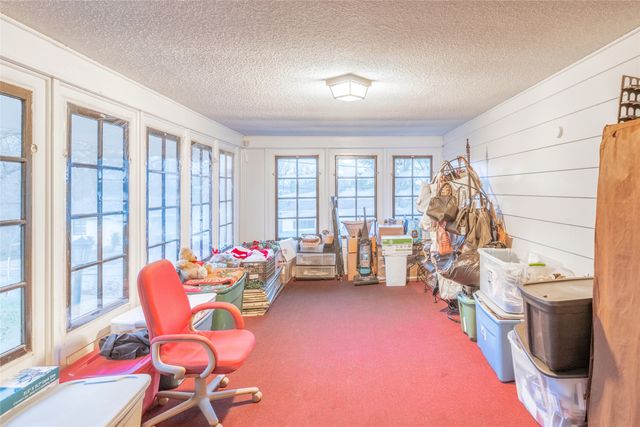 4212 Valley Circle, Des Moines, IA 50317