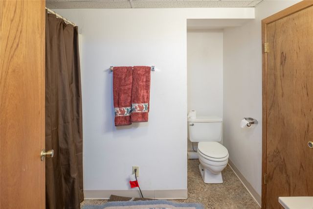 4212 Valley Circle, Des Moines, IA 50317