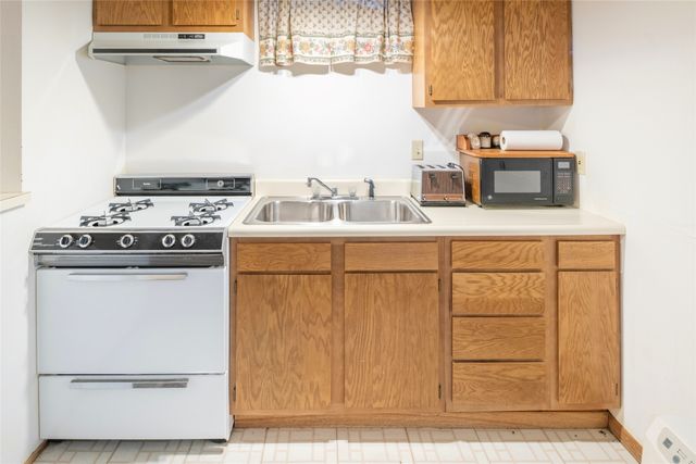 4212 Valley Circle, Des Moines, IA 50317