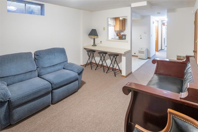 4212 Valley Circle, Des Moines, IA 50317