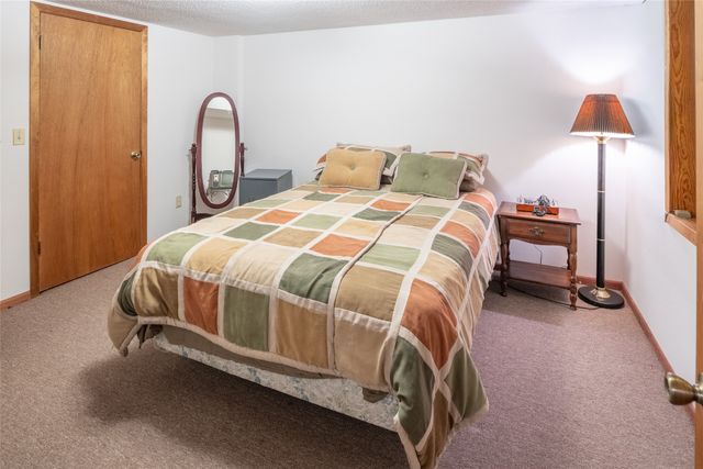 4212 Valley Circle, Des Moines, IA 50317