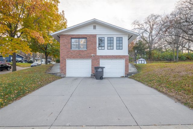 4212 Valley Circle, Des Moines, IA 50317