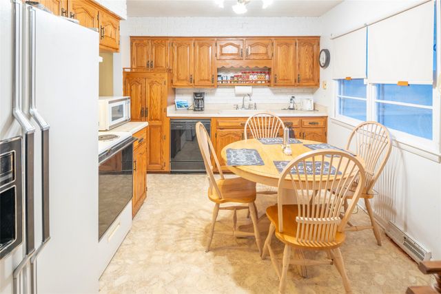 4212 Valley Circle, Des Moines, IA 50317