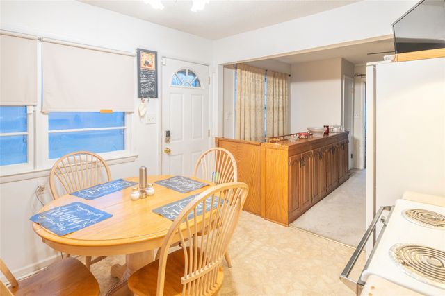 4212 Valley Circle, Des Moines, IA 50317