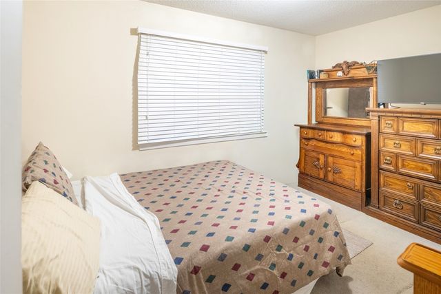 4212 Valley Circle, Des Moines, IA 50317