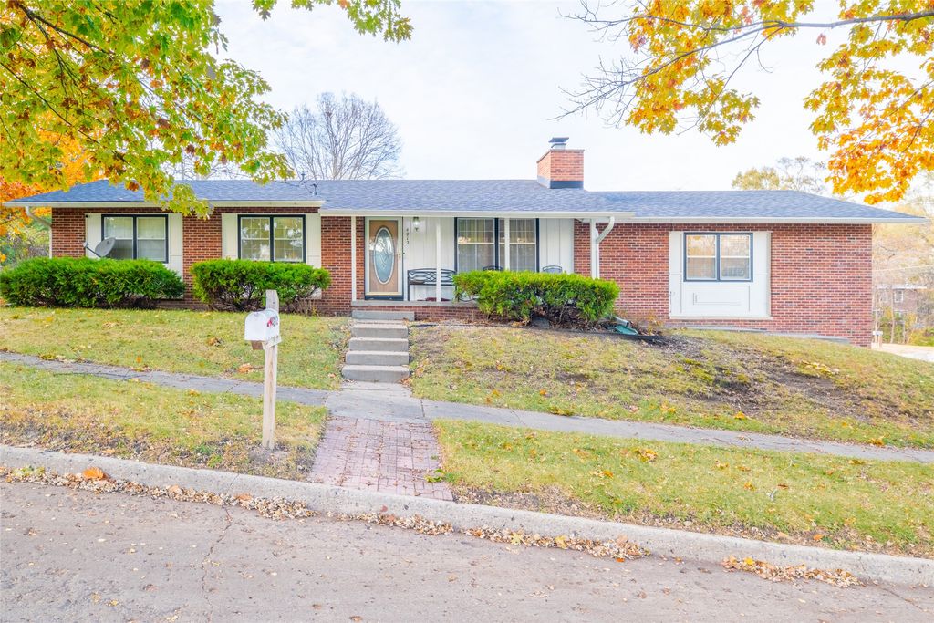 4212 Valley Circle, Des Moines, IA 50317