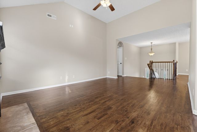 493 Comanche Ct, Clarksville, TN 37042