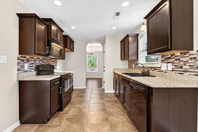 493 Comanche Ct, Clarksville, TN 37042