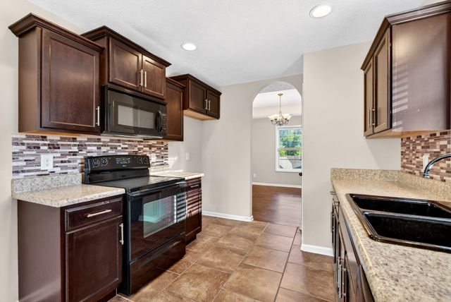493 Comanche Ct, Clarksville, TN 37042
