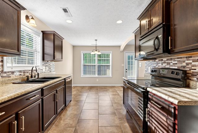 493 Comanche Ct, Clarksville, TN 37042