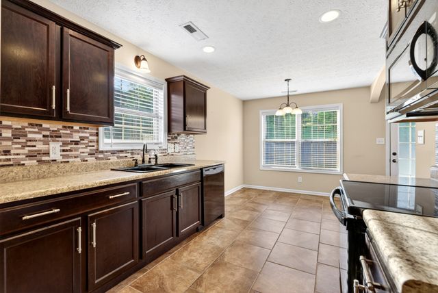 493 Comanche Ct, Clarksville, TN 37042