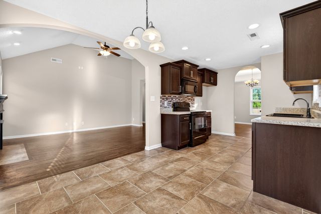 493 Comanche Ct, Clarksville, TN 37042