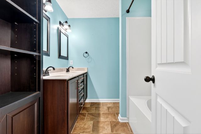 493 Comanche Ct, Clarksville, TN 37042