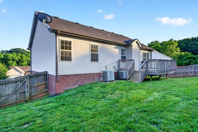 493 Comanche Ct, Clarksville, TN 37042