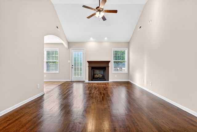 493 Comanche Ct, Clarksville, TN 37042