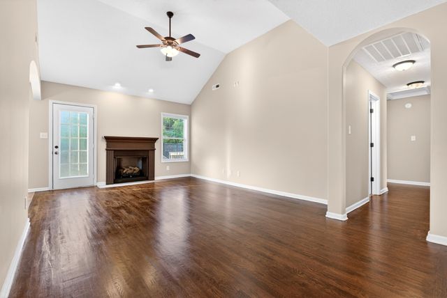 493 Comanche Ct, Clarksville, TN 37042
