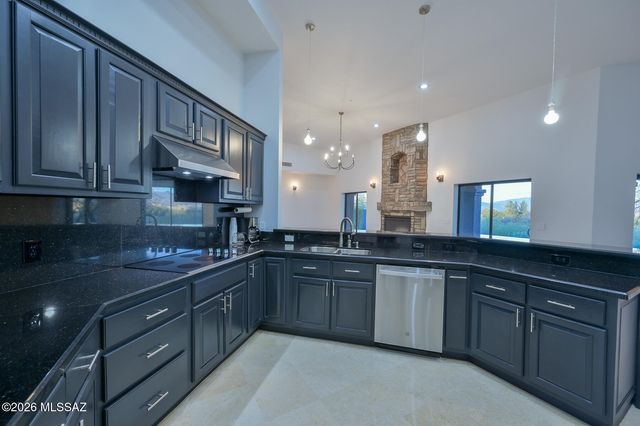 630 N Maxine Drive, Vail, AZ 85641