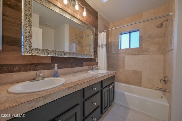 630 N Maxine Drive, Vail, AZ 85641