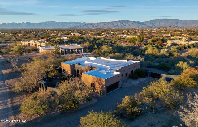 630 N Maxine Drive, Vail, AZ 85641