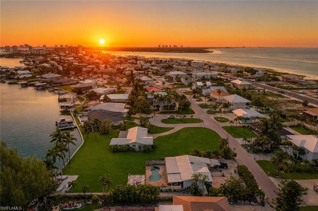 7861 Buccaneer DR, Fort Myers Beach, FL 33931