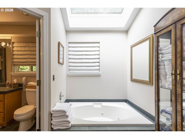4467 THUNDER VISTA Ln, Lake Oswego, OR 97035