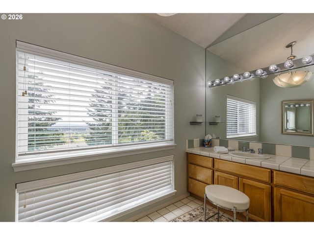 4467 THUNDER VISTA Ln, Lake Oswego, OR 97035