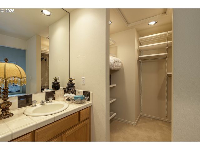 4467 THUNDER VISTA Ln, Lake Oswego, OR 97035