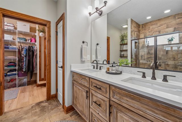 243 S 85th Street, West Des Moines, IA 50266