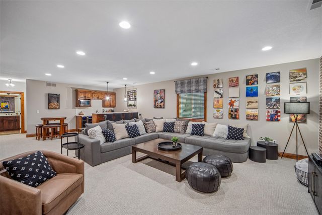 243 S 85th Street, West Des Moines, IA 50266