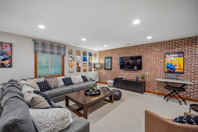 243 S 85th Street, West Des Moines, IA 50266