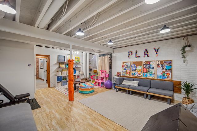 243 S 85th Street, West Des Moines, IA 50266
