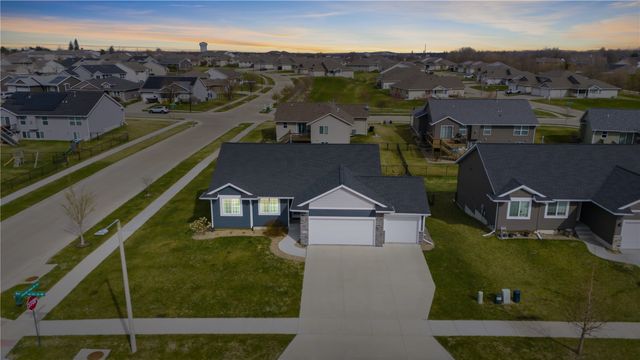 6426 Prairie Rose Circle SW, Cedar Rapids, IA 52404