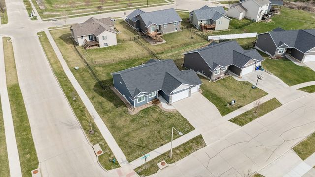 6426 Prairie Rose Circle SW, Cedar Rapids, IA 52404