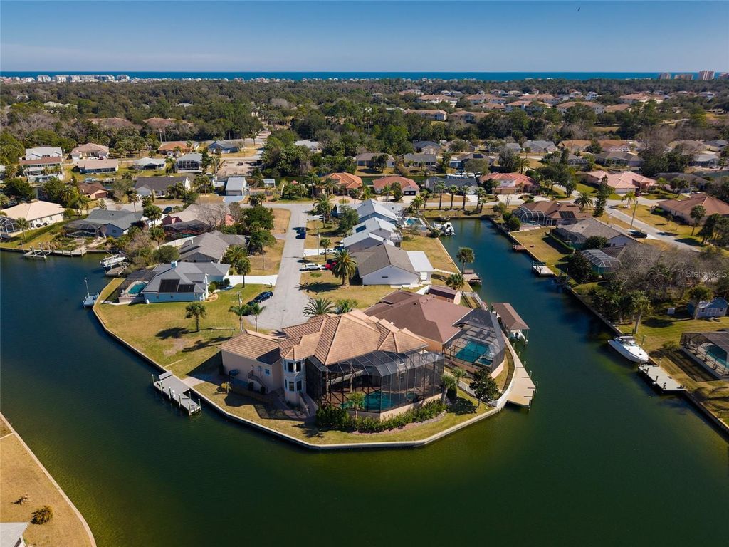 Image 5 of property listing at 12 CRAIN COURT, Palm Coast, FL 32137