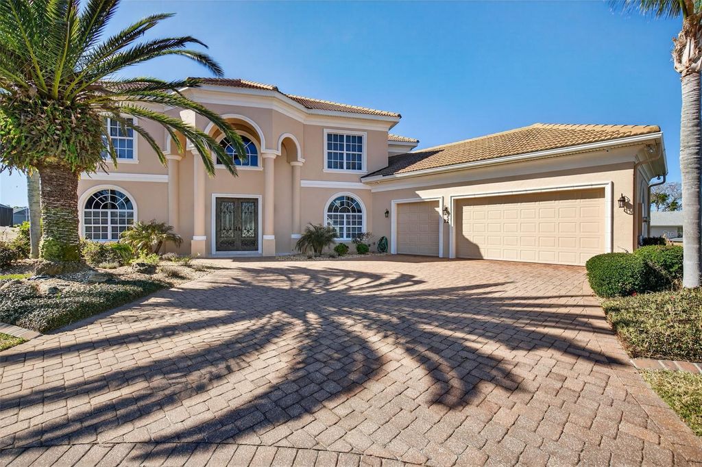 Image 7 of property listing at 12 CRAIN COURT, Palm Coast, FL 32137