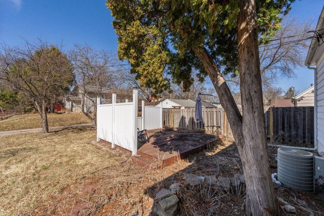 2901 Zenith Avenue N, Robbinsdale, MN 55422