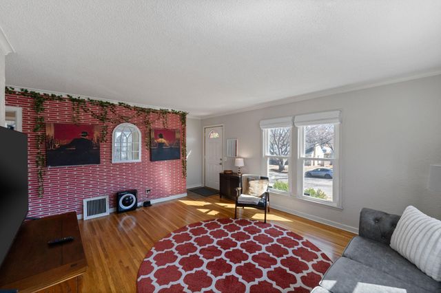 2901 Zenith Avenue N, Robbinsdale, MN 55422