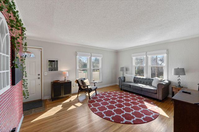 2901 Zenith Avenue N, Robbinsdale, MN 55422