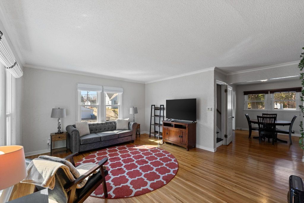 2901 Zenith Avenue N, Robbinsdale, MN 55422