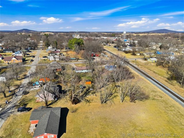 1627 S Locust Avenue, Westville, OK 74965